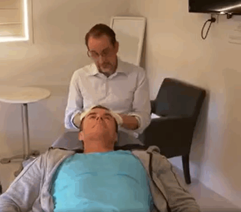 Hair Tranplants - Experience Matters - 3000+ Procedures, 20+ years experience, and a Gold Coast Specialist You Can Trust. Dr Chris Leat - Envisage Clinic Gold Coast